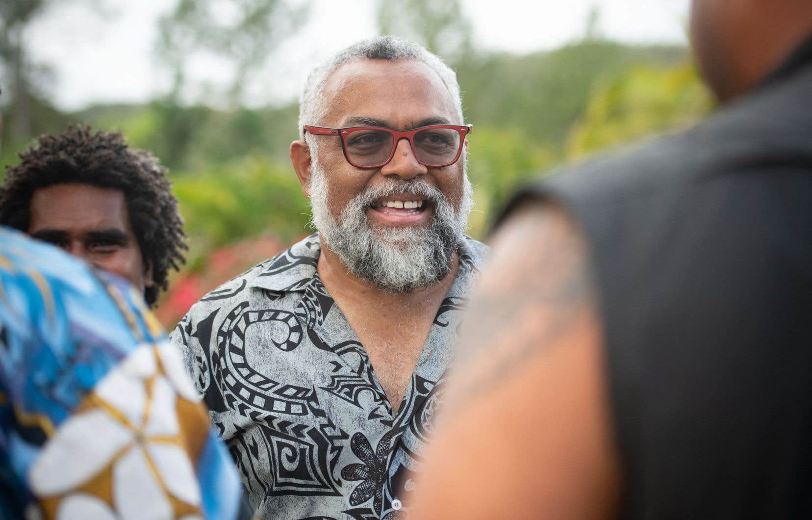 Emmanuel Tjibaou, 48 ans, est devenu dimanche le premier indépendantiste élu député depuis 1986 pour cet archipel du Pacifique sud. Fils de l’emblématique leader kanak Jean-Marie Tjibaou, assassiné en 1989, il devrait siéger parmi les députés soutenus par la coalition de gauche du Nouveau Front populaire (NFP).