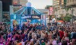 La formation musicale Rara Soley en concert sur la scène du Cabaret Loto Québec, à Montréal, dans le cadre du FIJM 2024