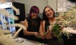 Isabelle Ahmad et Delphine Roigt dans leur nouvelle boutique, Hortense et Violette. Éthique, poésie florale et locale à une même adresse.